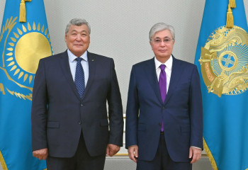 Президент Қасым-Жомарт Тоқаев Халық қаһарманы Тоқтар Әубәкіровті қабылдады