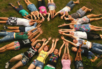 Школьники младших классов из Костанайской области получили путевки в лагерь «Бобек»