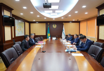 Ускенбаев провел рабочую встречу с Членом Коллегии ЕЭК
