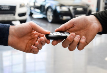 Рекордное число авто из США завезли в Казахстан в июле