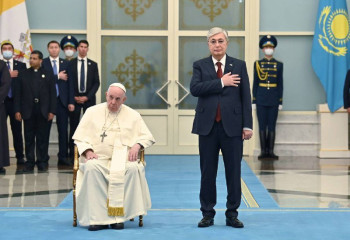 Қазақстан Президенті мен Рим Папасы Франциск екіжақты кездесу өткізді