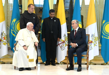 Папа Римский прибыл в Нур-Султан