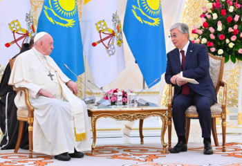 Торжественная церемония встречи Папы Римского Франциска состоялась в Акорде