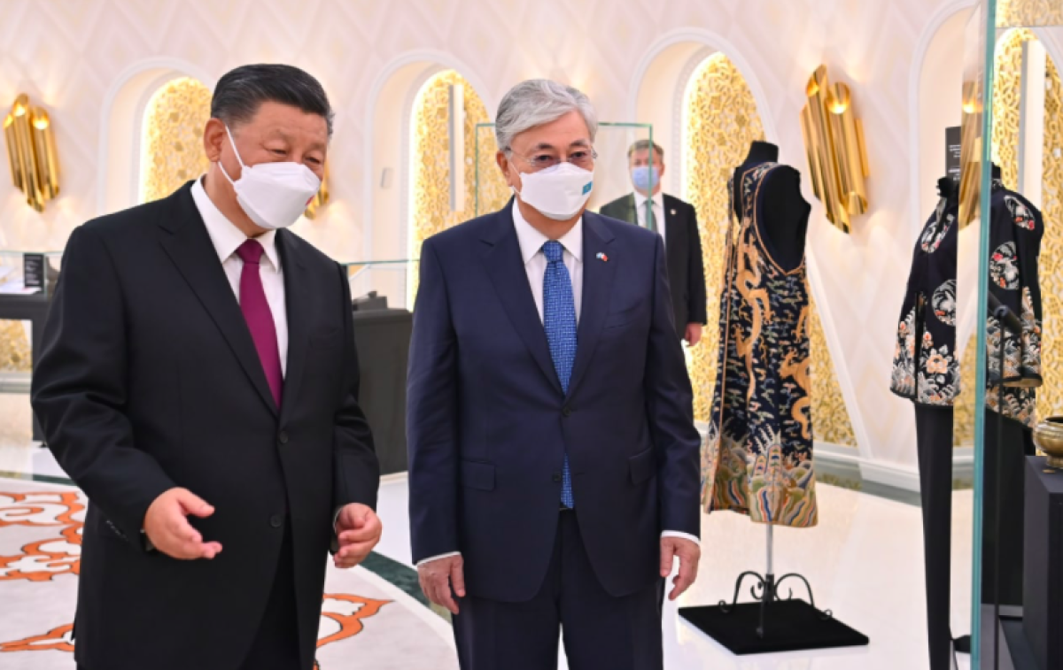Главы двух стран осмотрели выставку «Казахстан – Китай: Диалог тысячелетий» 