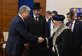 Tokayev receives Chief Rabbis of Israel