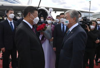 Xi Jinping arrives in Nur-Sultan