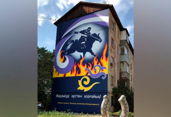 Алматыда өрт сөндіруші-құтқарушы бейнеленген мурал пайда болды