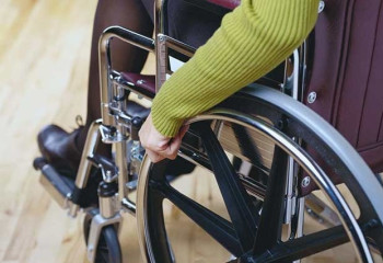 Мүмкіндігі шектеулі жолаушыларға кедергісіз орта құру мәселесі талқыланды