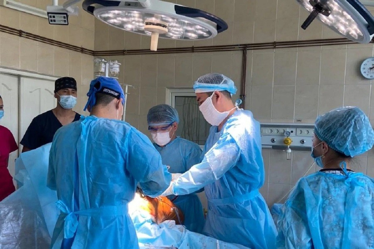 Высокотехнологичную операцию провели ортопеды в Алматы