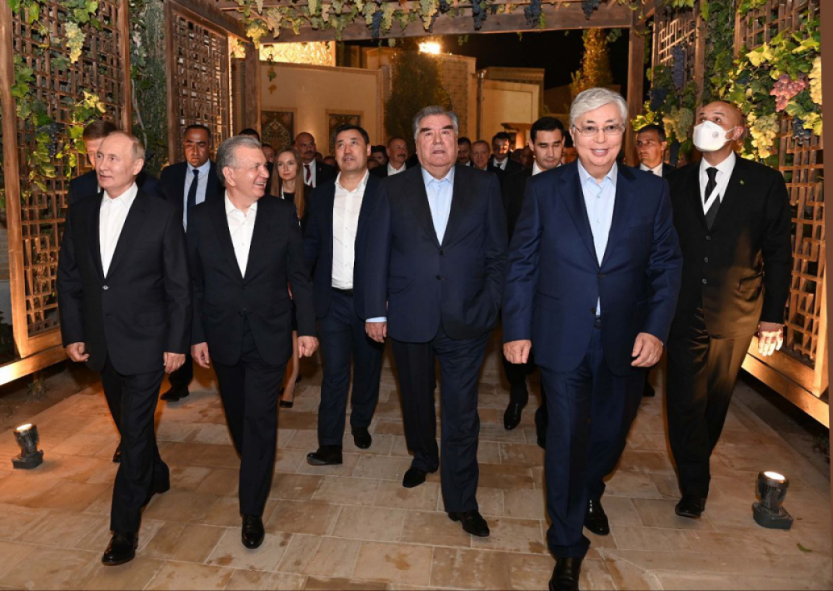 SCO Heads of State hold informal conversation in Samarkand