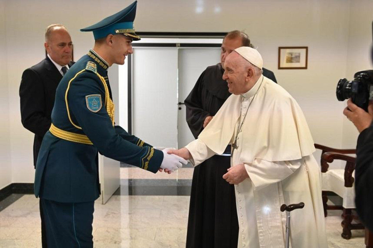 ҚР Мемлекеттік күзет қызметінің сарбазы Рим Папасы Францискпен кездесті