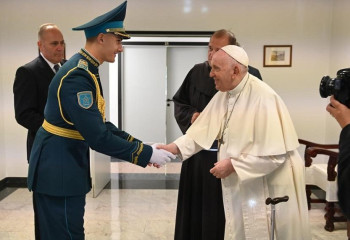 ҚР Мемлекеттік күзет қызметінің сарбазы Рим Папасы Францискпен кездесті