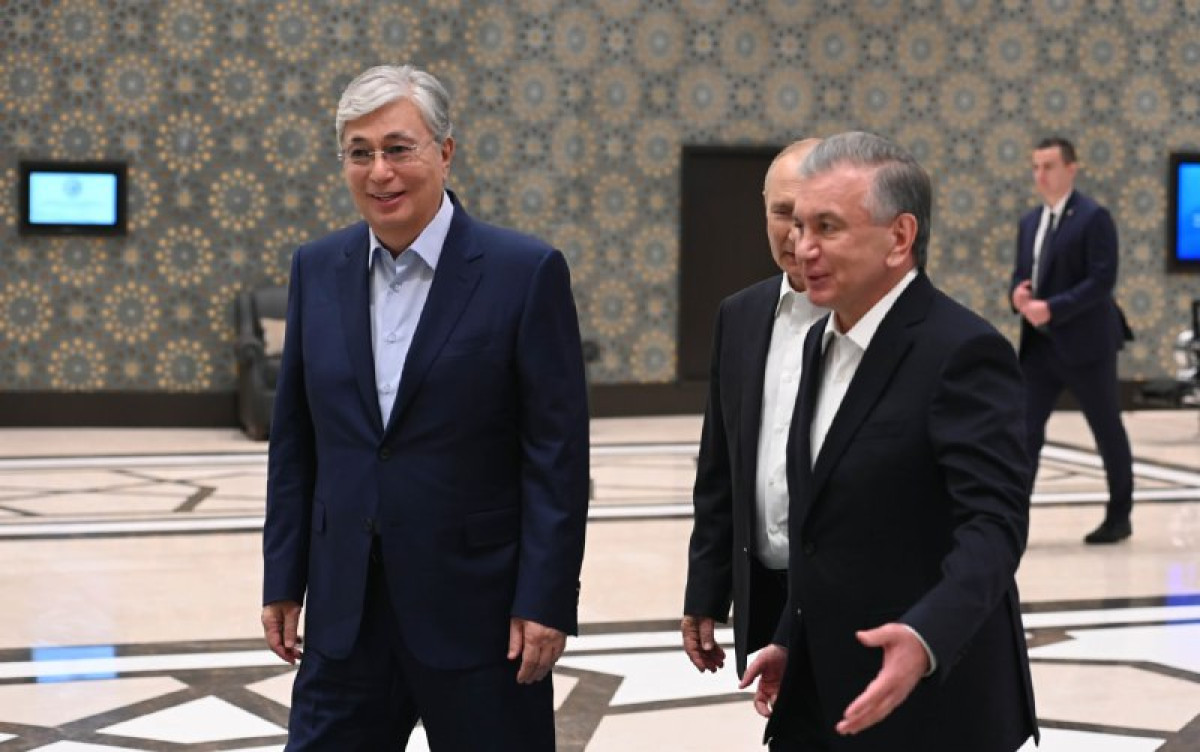 Тоқаевты өзбек президенті қарсы алды
