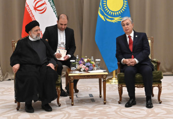 Глава государства провел встречу с Президентом Ирана