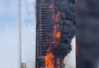 Небоскреб за 20 минут сгорел дотла в Китае