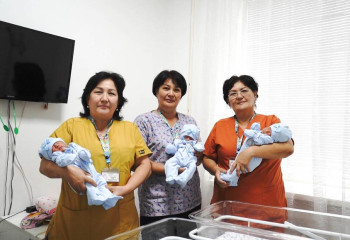 Родившуюся в Атырау тройню выписали из роддома