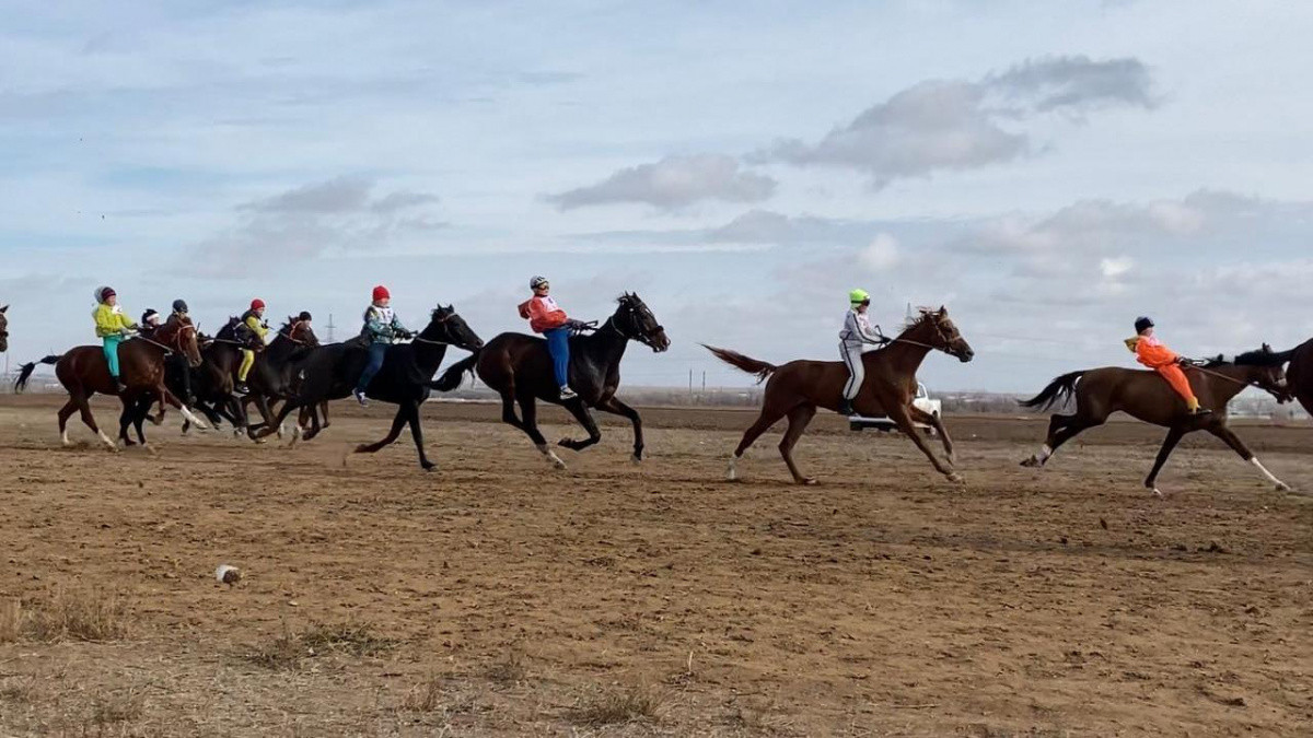 Конный марафон «Ұлы Дала жорығы» проходит в Казахстане
