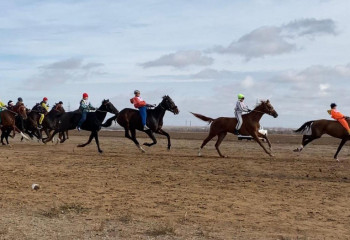 Конный марафон «Ұлы Дала жорығы» проходит в Казахстане
