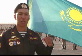 Морские пехотинцы организовали флешмоб в поддержку Геннадия Головкина