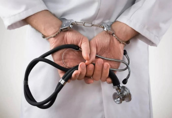 Жыл сайын медицина қызметкерлеріне қатысты 300-ге жуық қылмыстық-іс қозғалады