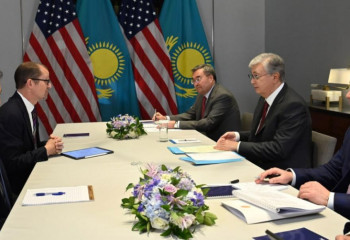 Мемлекет басшысы Джефф Маджионкалдамен кездесті