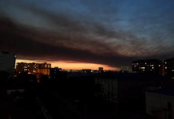 Атырау накрыло черным дымом