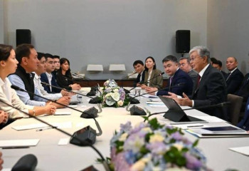 Digital Nomads өкілдері шетелдік IT-материалдарды қазақ тіліне аударып жатыр - министр