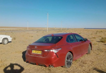 Застрявшим в степи туристам из Швейцарии помогли казахстанские полицейские