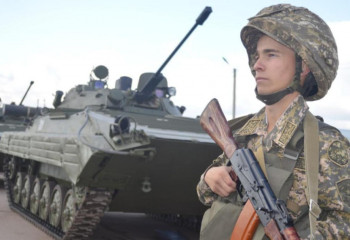 «Ерлігі үшін». Абай облысында жас сарбаз марапатталды