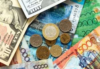 Растет уровень долларизации казахстанских депозитов