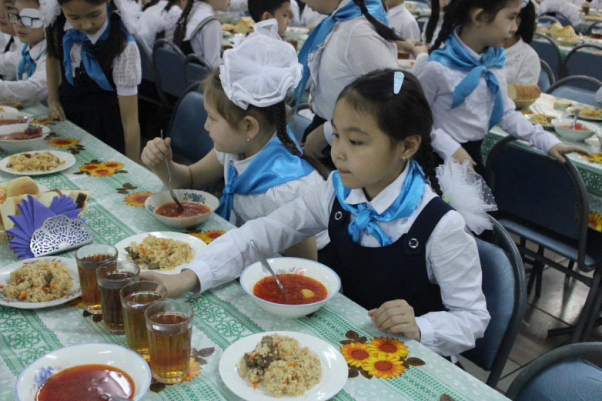 Брокколи, ананас и красная рыба: Что должно быть в меню казахстанских школьников