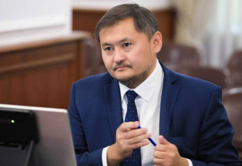 Саясат Нурбек встретился с учеными в области казахского языкознания 