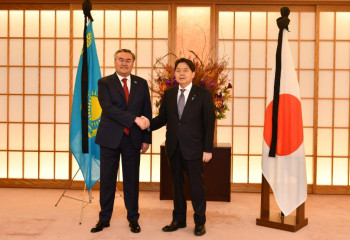 Kazakh FM arrives in Tokyo