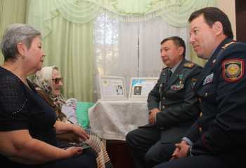 Қонаевта 102 жастағы соғыс ардагеріне құрмет көрсетілді