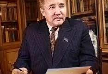 Казахстанцы отмечают 125-летие Мухтара Ауезова