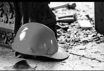 Один погиб и трое пострадали при обрушении крыши фабрики в Жамбылской области