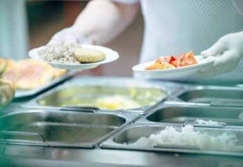 Горячие обеды для школьников Астаны будут готовить на пищевых комбинатах