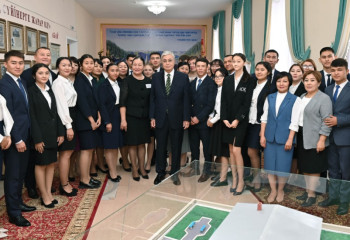 Президент Мұхтар Әуезов атындағы педагогикалық колледжге барды