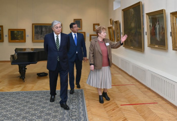 Мемлекет басшысы  Невзоровтар атындағы бейнелеу өнері музейін аралап көрді