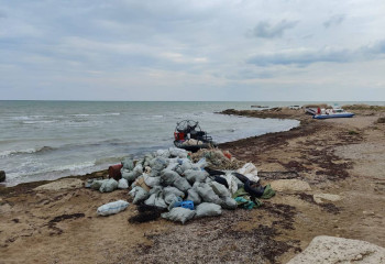 Около 5 тонн мусора и сетей собрали на Каспии 