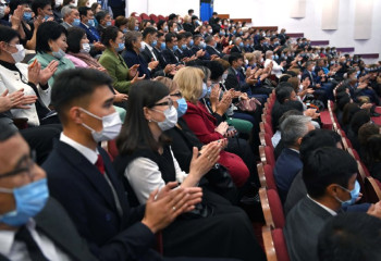 Президент наградил казахстанцев за значительные достижения и особые заслуги 