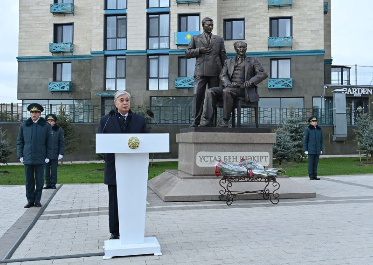 Памятник Мухтару Ауэзову и Кайыму Мухамедханову открыл Президент 