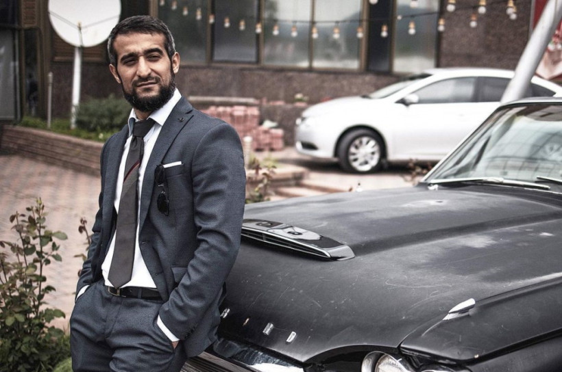  instagram.com/azimakula 