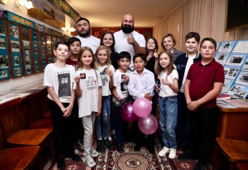 Казахстанский силач Сергей Цырульников запустил социальный проект «100 аулов»