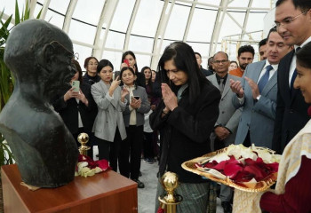 Фотовыставка в честь 153-летия Махатмы Ганди открылась в Астане