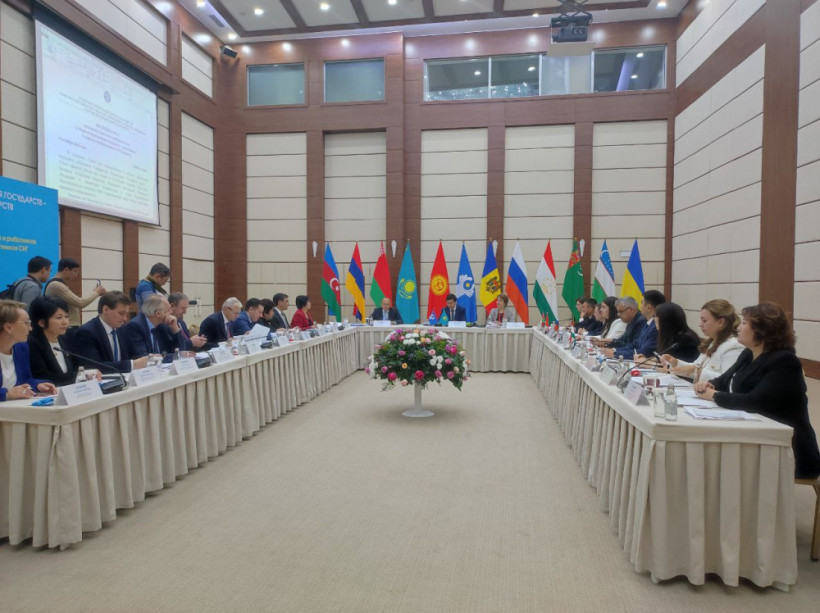  Ажар Лаубаева 