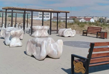 На аллее в Балхаше появились гигантские асыки