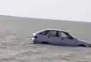 10 авто под водой в Атырауской области: видео прокомментировали в МЧС