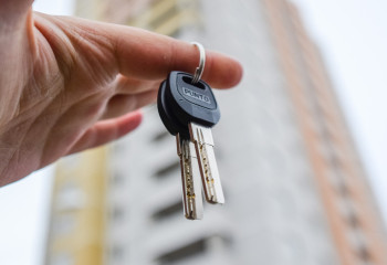 МИИР проверит факты незаконного снятия сирот с очереди на жилье