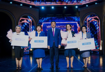 1 млн теңге. Астаналық ұстаздар марапатталды